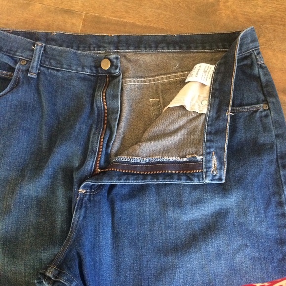 Men’s Authentic relaxed fit medium wash jeans - Picture 3 of 8